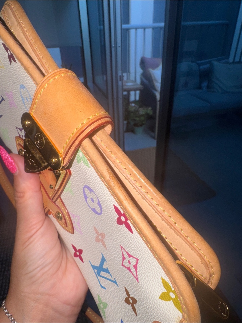 SOLD LIVE - Louis Vuitton Shirley Murakam Monogram White Canvas Shoulder Bag - Picture 4 of 4